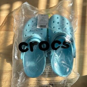 NWT Arctic Blue Crocs, kids j4